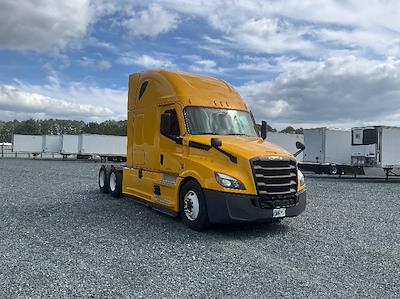 Used 2022 Freightliner Cascadia Detroit DD15AT Semi Truck with Sleeper Cab for sale #394363 - photo 1