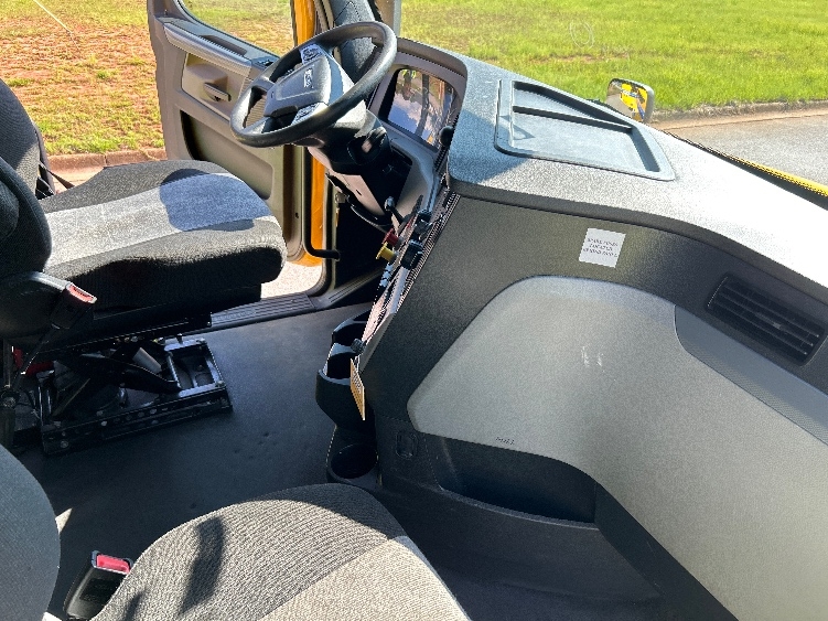 Used 2022 Freightliner Cascadia - photo 17