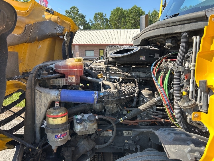 Used 2022 Freightliner Cascadia - photo 23