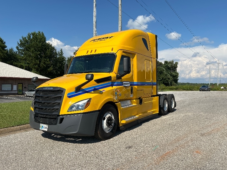 Used 2022 Freightliner Cascadia - photo 5