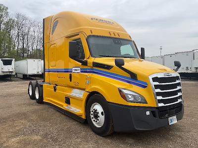 Used 2022 Freightliner Cascadia Detroit DD15AT Semi Truck with Sleeper Cab for sale #394377 - photo 1