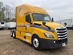 Used 2022 Freightliner Cascadia Detroit DD15AT Semi Truck with Sleeper Cab for sale #394377 - photo 1