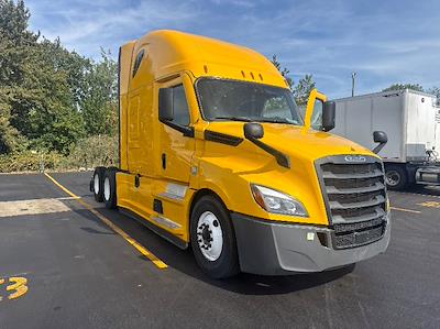Used 2022 Freightliner Cascadia Detroit DD15AT Semi Truck with Sleeper Cab for sale #394378 - photo 1