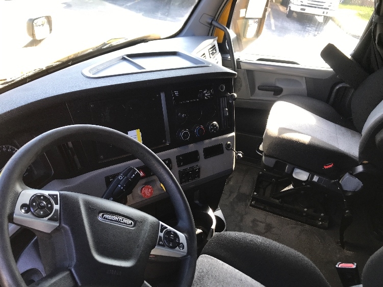 Used 2022 Freightliner Cascadia - photo 12