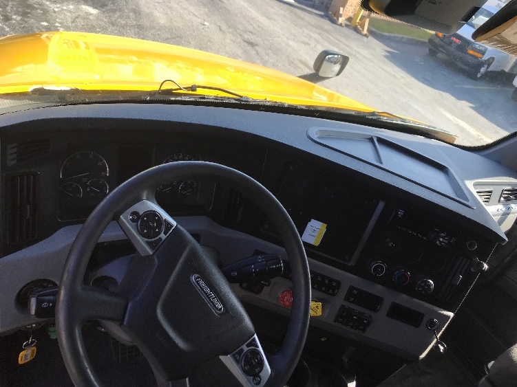 Used 2022 Freightliner Cascadia - photo 13