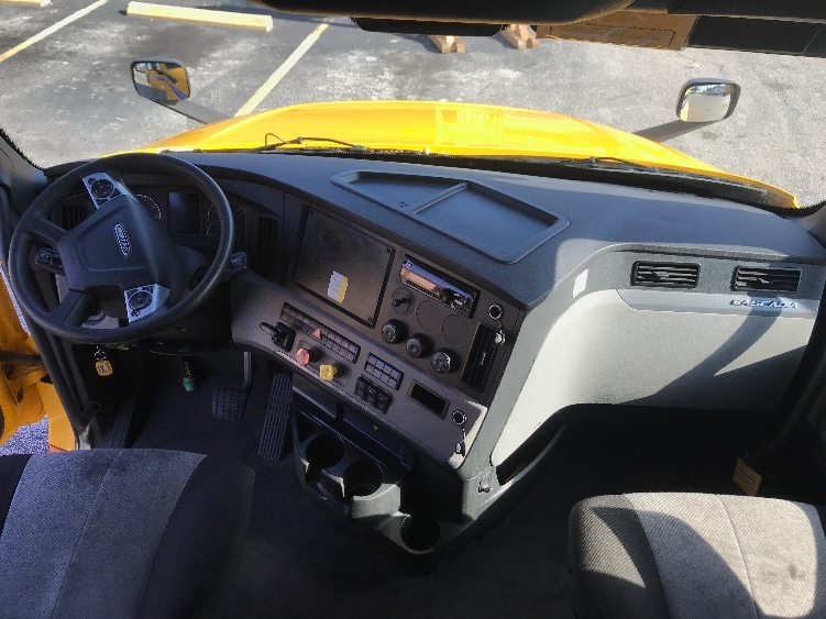 Used 2022 Freightliner Cascadia - photo 14