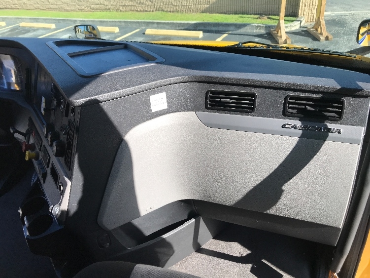 Used 2022 Freightliner Cascadia - photo 16