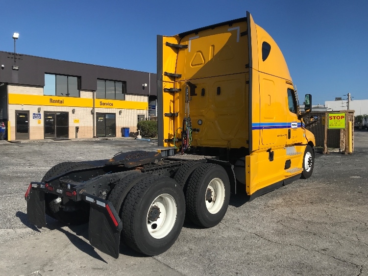 Used 2022 Freightliner Cascadia - photo 9