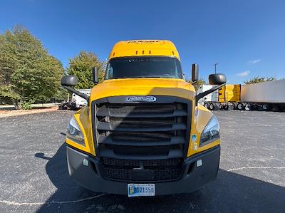 Used 2022 Freightliner Cascadia Detroit DD15AT Semi Truck with Sleeper Cab for sale #394415 - photo 2