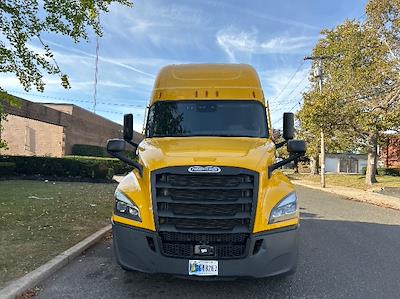 Used 2022 Freightliner Cascadia Detroit DD15AT Semi Truck with Sleeper Cab for sale #394422 - photo 2