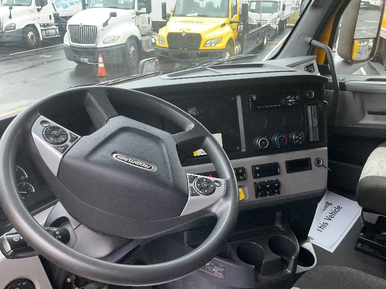 Used 2022 Freightliner Cascadia - photo 12