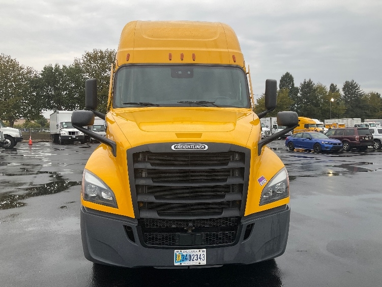 Used 2022 Freightliner Cascadia - photo 2