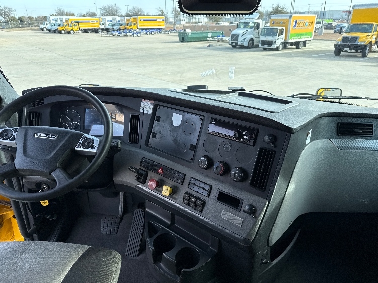 Used 2022 Freightliner Cascadia - photo 13