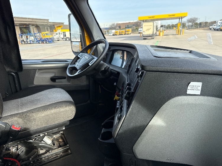 Used 2022 Freightliner Cascadia - photo 17