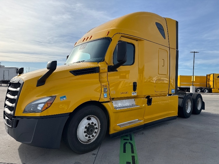 Used 2022 Freightliner Cascadia - photo 5