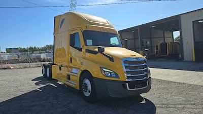 Used 2022 Freightliner Cascadia Detroit DD15AT Semi Truck with Sleeper Cab for sale #394443 - photo 1