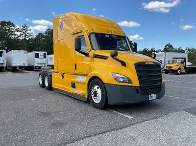 Used 2022 Freightliner Cascadia Detroit DD15AT Semi Truck with Sleeper Cab for sale #394461 - photo 1