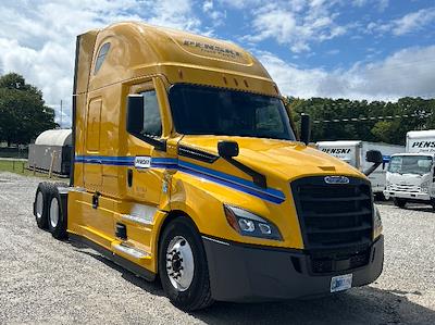 Used 2022 Freightliner Cascadia Detroit DD15AT Semi Truck with Sleeper Cab for sale #394463 - photo 1