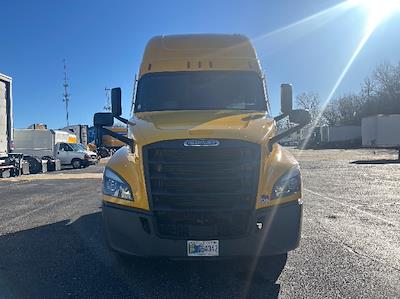Used 2022 Freightliner Cascadia Detroit DD15AT Semi Truck with Sleeper Cab for sale #394469 - photo 2