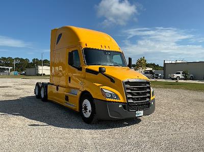 Used 2022 Freightliner Cascadia Detroit DD15AT Semi Truck with Sleeper Cab for sale #394472 - photo 1