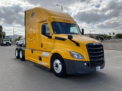 Used 2022 Freightliner Cascadia Detroit DD15AT Semi Truck with Sleeper Cab for sale #394478 - photo 1