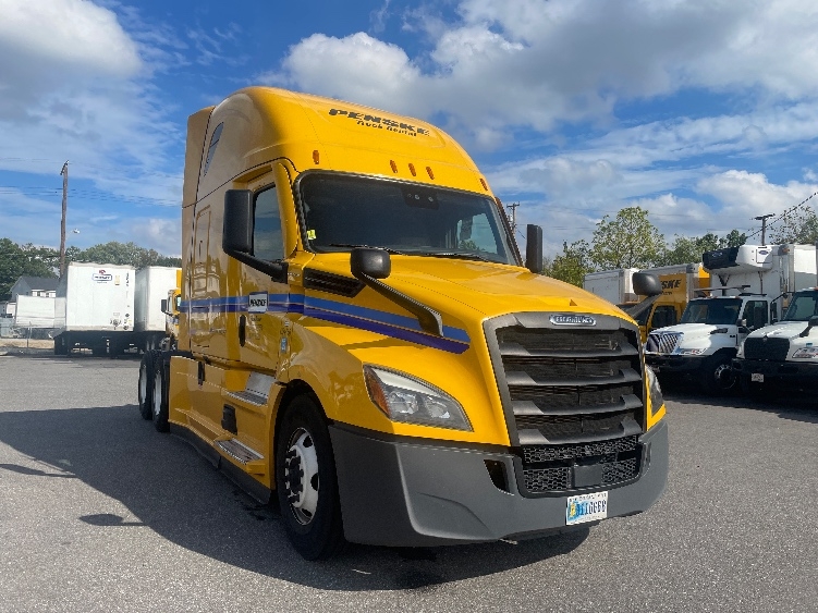 Used 2022 Freightliner Cascadia - photo 1