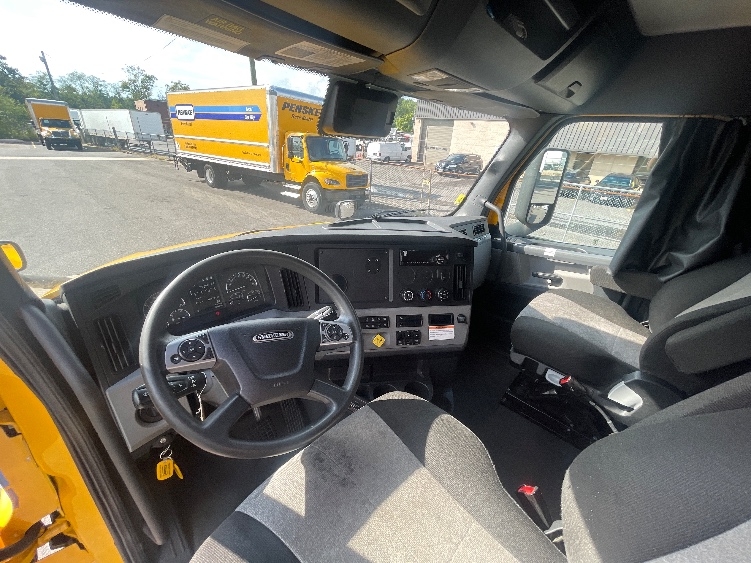 Used 2022 Freightliner Cascadia - photo 13