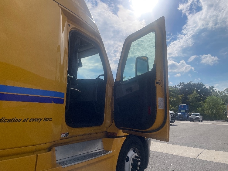 Used 2022 Freightliner Cascadia - photo 15
