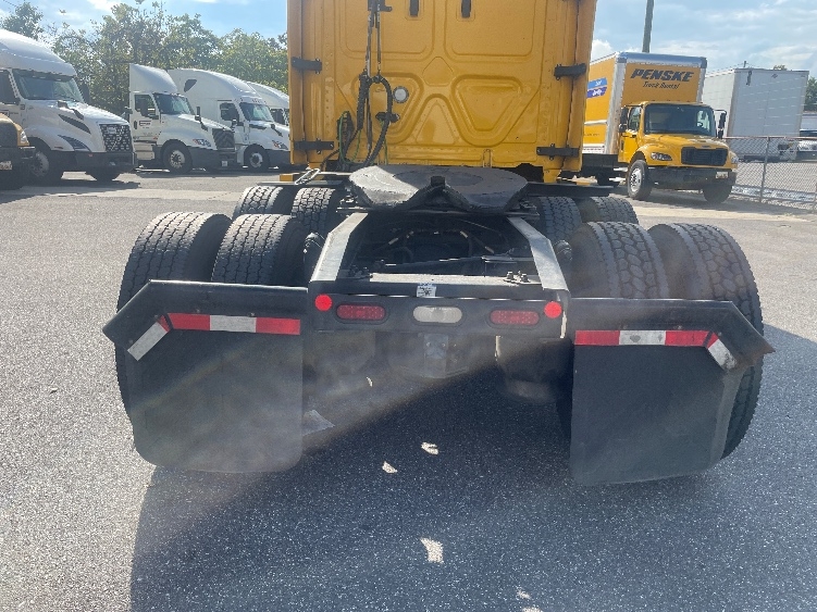 Used 2022 Freightliner Cascadia - photo 8