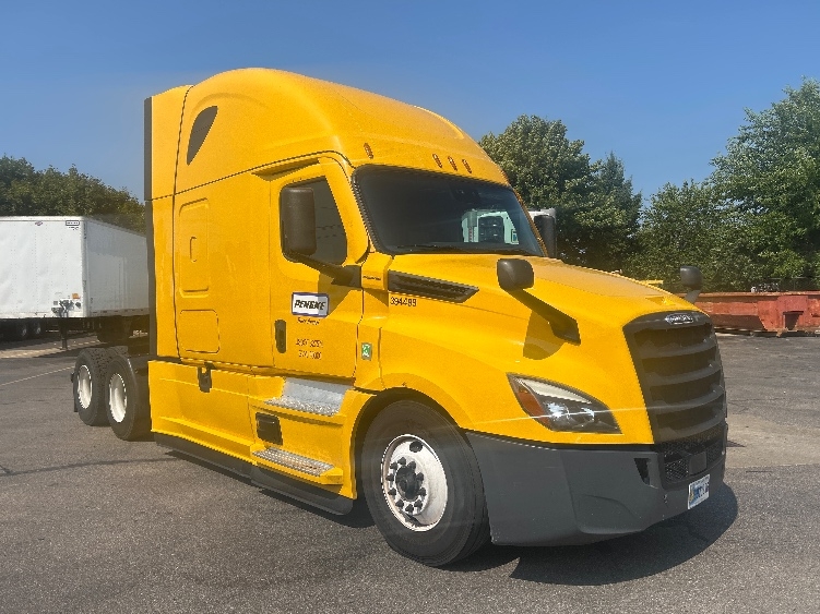 Used 2022 Freightliner Cascadia - photo 1