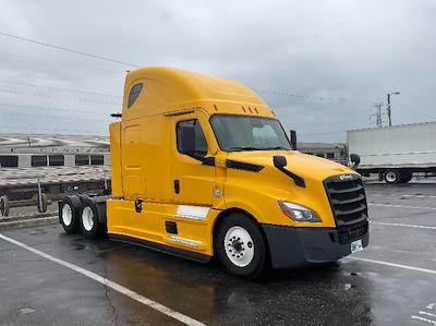 Used 2022 Freightliner Cascadia Detroit DD15AT Semi Truck with Sleeper Cab for sale #394507 - photo 1