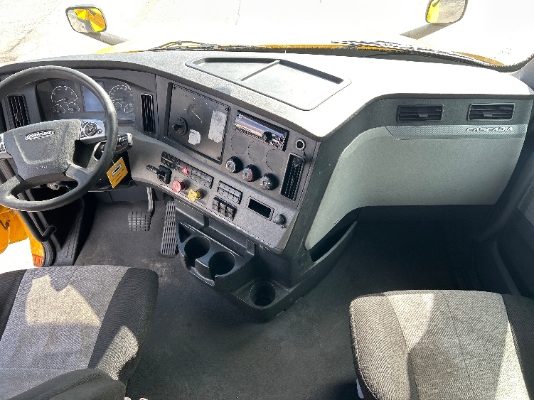 Used 2022 Freightliner Cascadia - photo 14