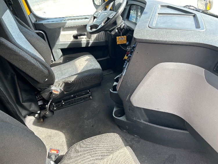 Used 2022 Freightliner Cascadia - photo 17