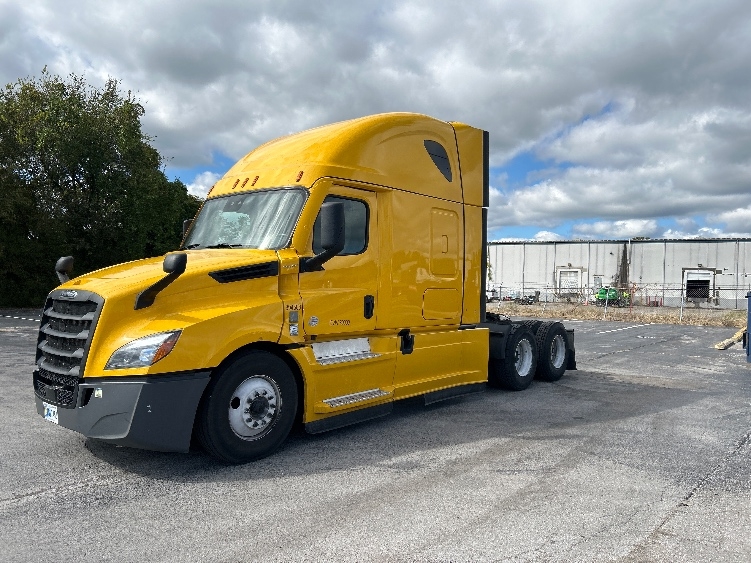 Used 2022 Freightliner Cascadia - photo 5