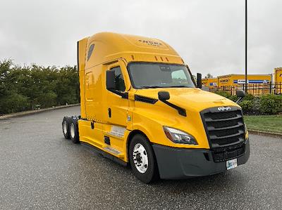 Used 2022 Freightliner Cascadia Detroit DD15AT Semi Truck with Sleeper Cab for sale #394510 - photo 1