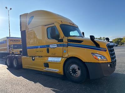 Used 2022 Freightliner Cascadia Detroit DD15AT Semi Truck with Sleeper Cab for sale #394513 - photo 1