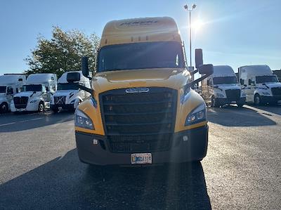 Used 2022 Freightliner Cascadia Detroit DD15AT Semi Truck with Sleeper Cab for sale #394513 - photo 2