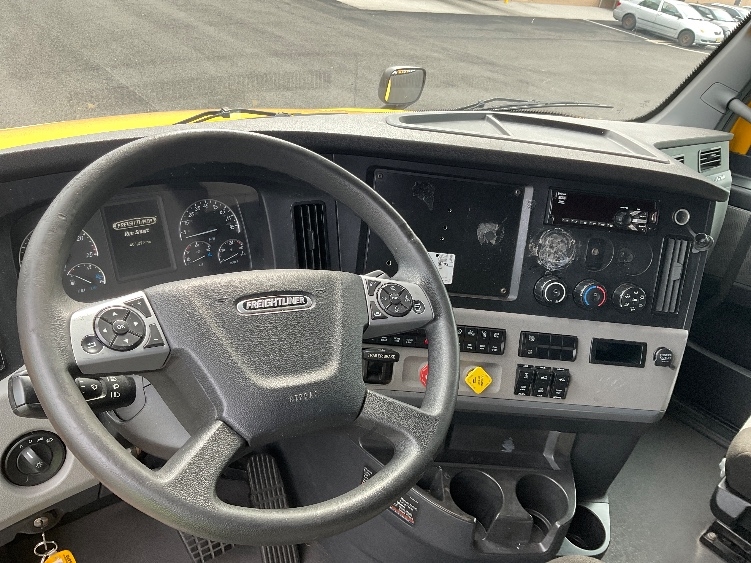 Used 2022 Freightliner Cascadia - photo 13