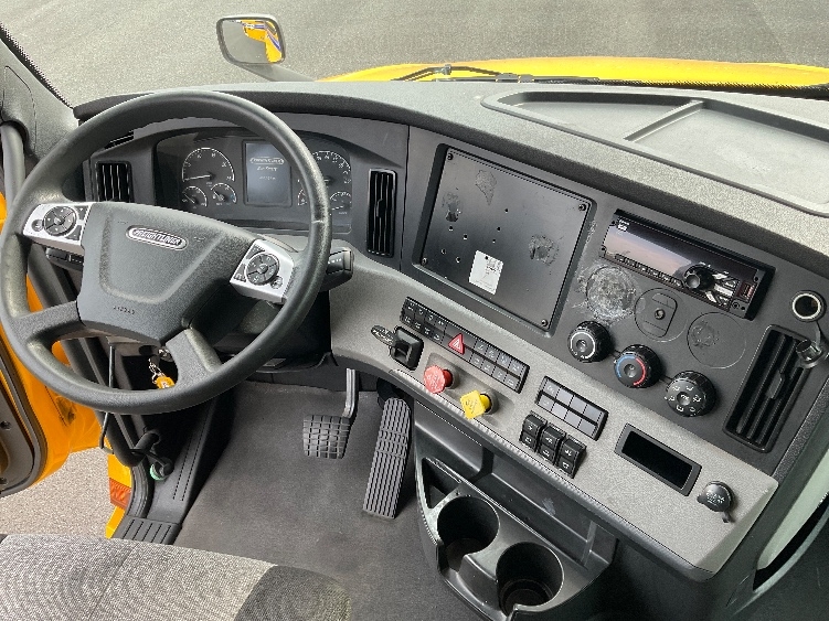 Used 2022 Freightliner Cascadia - photo 14