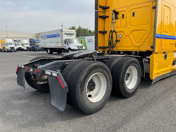 Used 2022 Freightliner Cascadia - photo 24