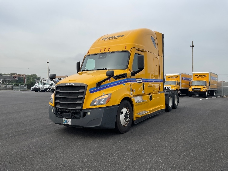 Used 2022 Freightliner Cascadia - photo 5