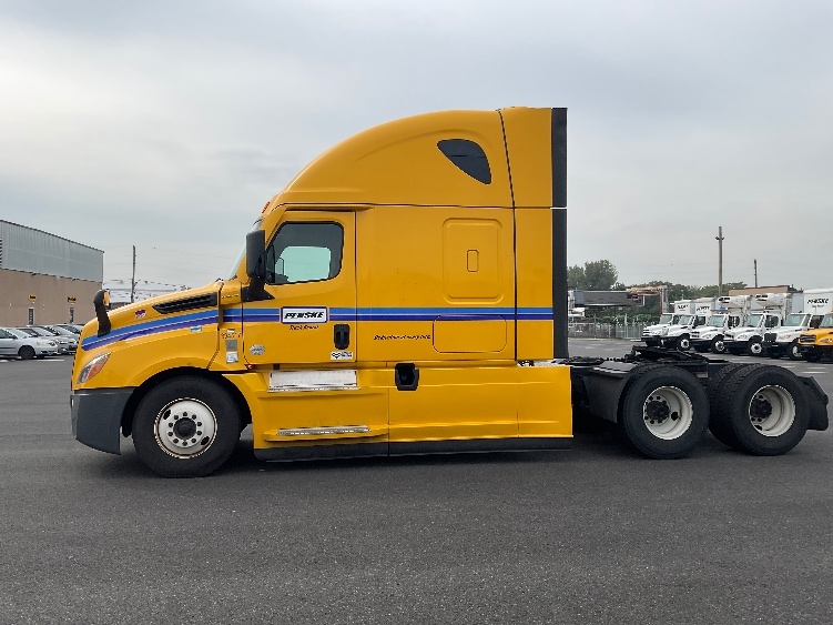 Used 2022 Freightliner Cascadia - photo 6