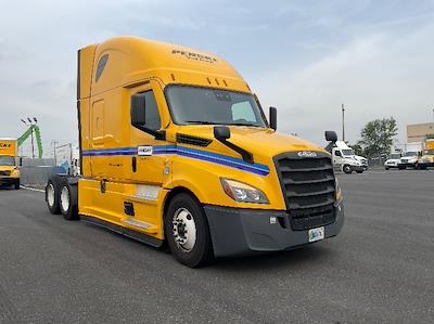 Used 2022 Freightliner Cascadia Detroit DD15AT Semi Truck with Sleeper Cab for sale #394517 - photo 1