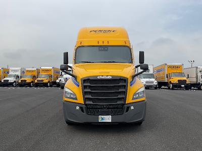 Used 2022 Freightliner Cascadia Detroit DD15AT Semi Truck with Sleeper Cab for sale #394517 - photo 2