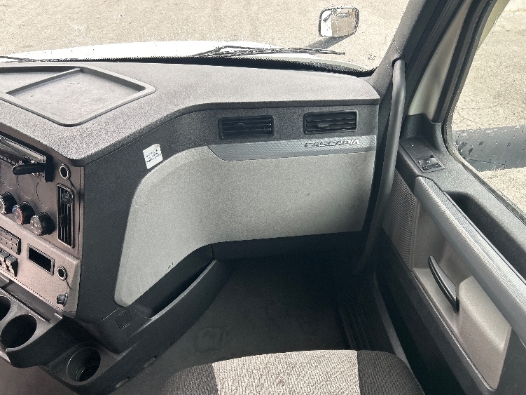Used 2021 Freightliner Cascadia - photo 15