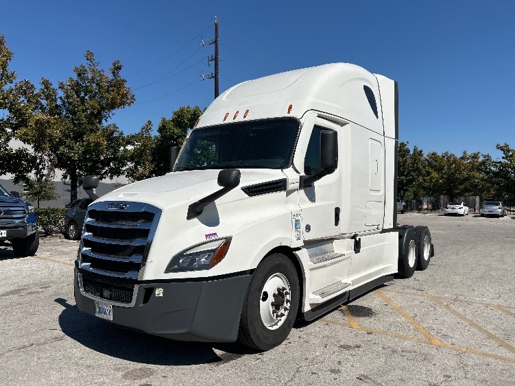 Used 2021 Freightliner Cascadia - photo 5