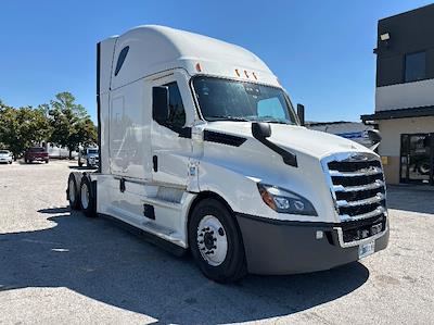 Used 2021 Freightliner Cascadia Detroit DD15AT Semi Truck with Sleeper Cab for sale #394752 - photo 1