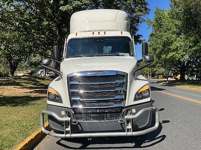 Used 2021 Freightliner Cascadia Detroit DD15AT Semi Truck for sale #394762 - photo 2