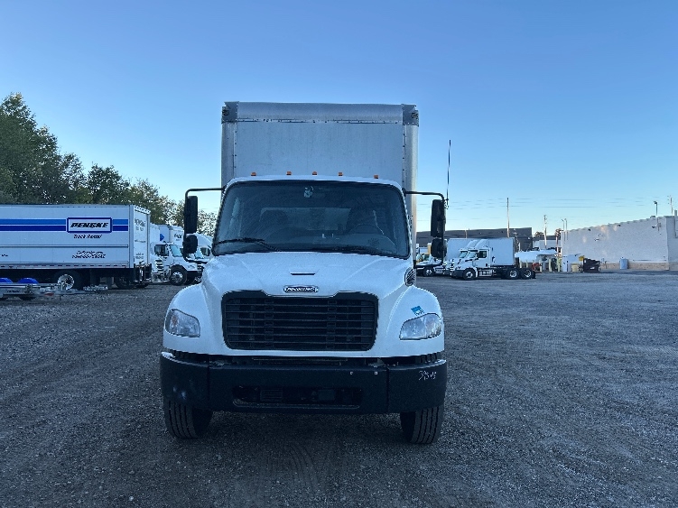 Used 2022 Freightliner M2 106 - photo 2