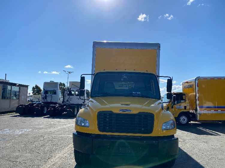 Used 2022 Freightliner M2 106 - photo 2